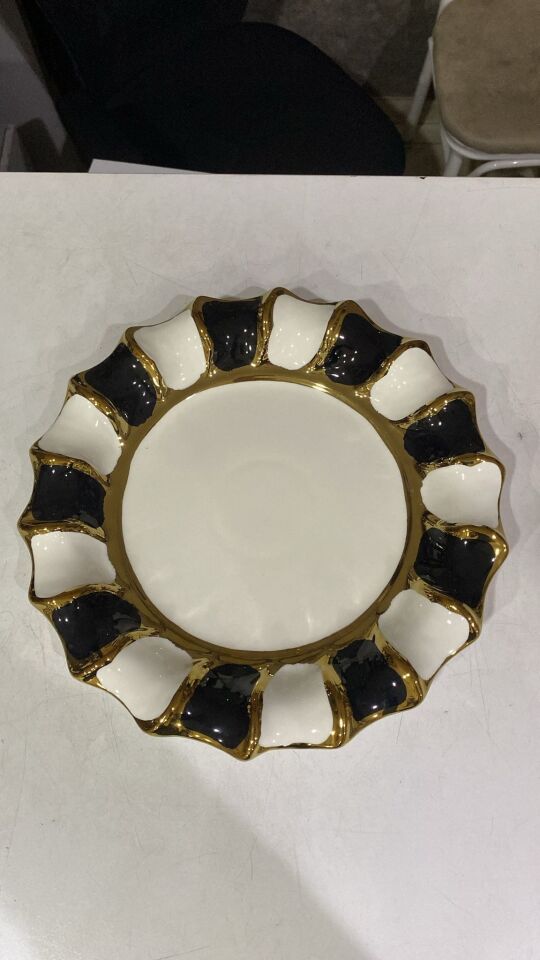 LÜKS YUVARLAK SUNUMLUK SİYAH-BEYAZ GOLD DETAYLI (28 CM)