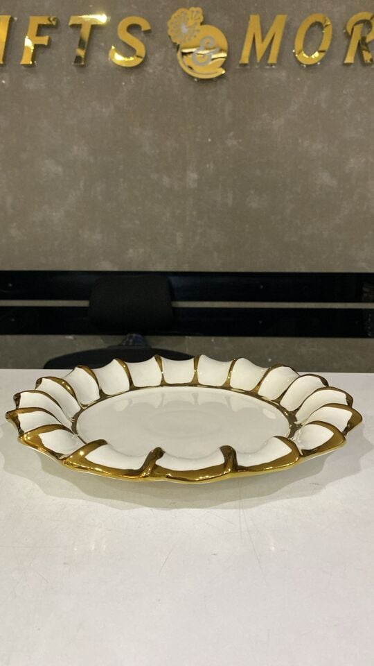 Dalgalı Kenar Lüks Porselen İkram Tabağı 28 CM YUVARLAK SUNUMLUK BEYAZ-GOLD