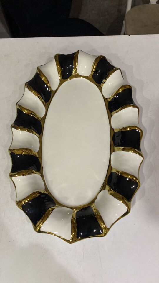 Lüks Dalgalı Kenar Porselen İkram Tabağı 36X23 CM OVAL SUNUMLUK SİYAH-BEYAZ